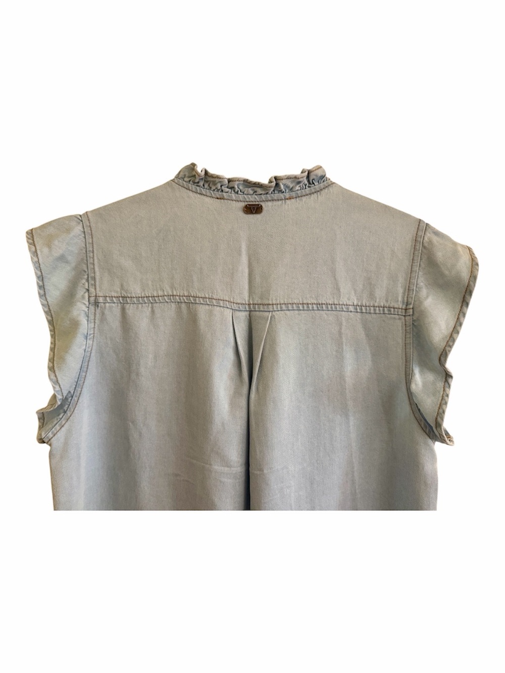 LUCKY & BLESSED, NWT, LIGHT-WASH DENIM BLOUSE. SIZE M - Picture 6 of 12